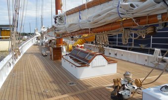 Columbia yacht charter lifestyle