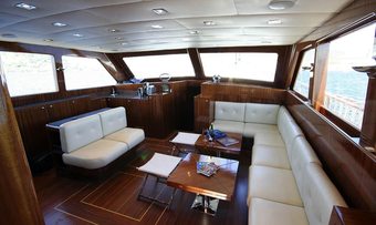 Didi yacht charter lifestyle