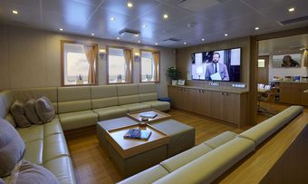 Dapple yacht charter lifestyle