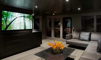 2B yacht charter lifestyle