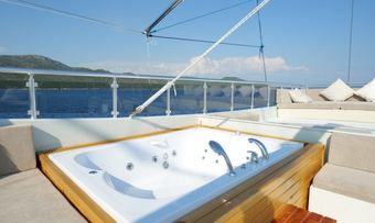 Freedom yacht charter lifestyle