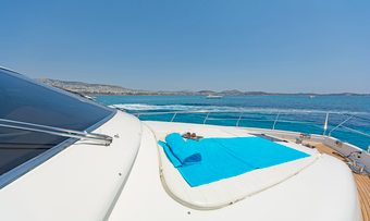 Lettouli III yacht charter lifestyle