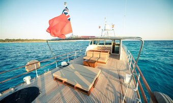 Ciutadella yacht charter lifestyle