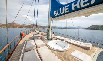 Blue Heaven yacht charter lifestyle