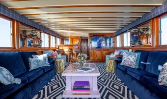 Sea Breeze III yacht charter lifestyle