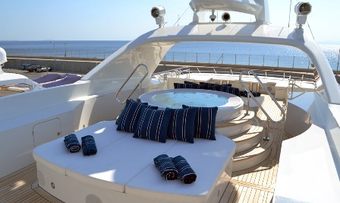 Lady Dee yacht charter lifestyle