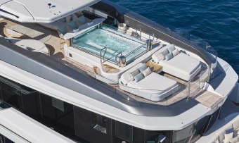 Awandra yacht charter lifestyle