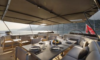Ocean Pure 2 yacht charter lifestyle