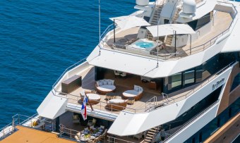La Datcha yacht charter lifestyle