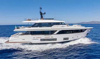Twins yacht charter Custom Line Motor Yacht