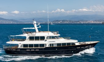 Robbie Bobby yacht charter Lynx Yachts Motor Yacht