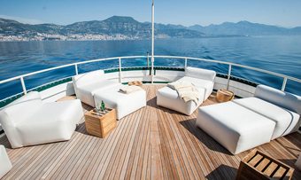 Maria Teresa yacht charter lifestyle