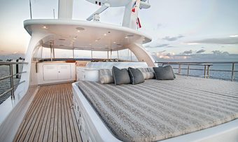 VivieRae II yacht charter lifestyle