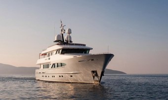 Unexpected yacht charter Heesen Motor Yacht