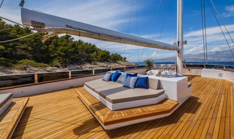 Clase Azul yacht charter lifestyle