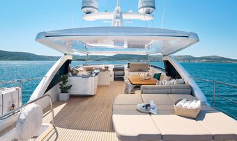 Von B yacht charter lifestyle