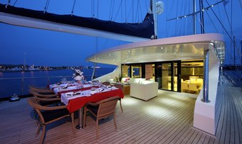 Perla del Mare yacht charter lifestyle