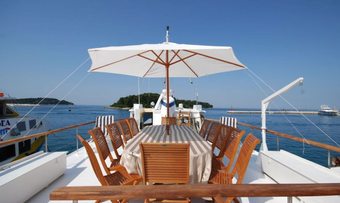 Cadabra yacht charter lifestyle