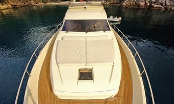 Splendido yacht charter lifestyle