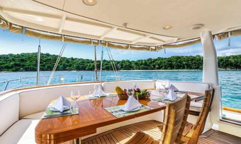 La Numero Uno yacht charter lifestyle