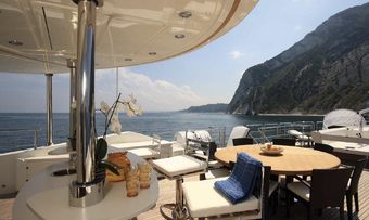 O'Lion yacht charter lifestyle