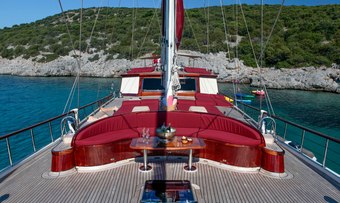 Clarissa yacht charter lifestyle