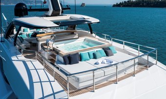 Bee yacht charter lifestyle