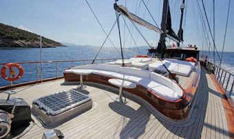 Kaya Guneri IV yacht charter lifestyle