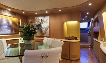 Dubai yacht charter lifestyle