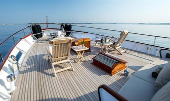 Sissi yacht charter lifestyle