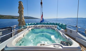 Omnia yacht charter lifestyle