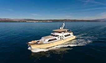 Auriane yacht charter Broward Motor Yacht