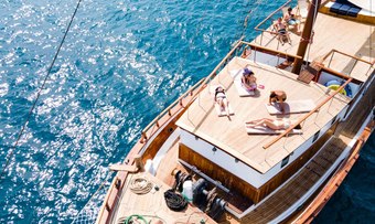 Aegeotissa II yacht charter lifestyle