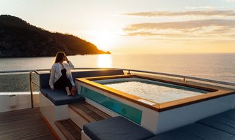 Heeus yacht charter lifestyle