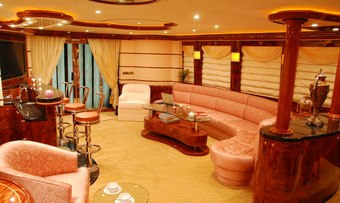 Lady Eileen II yacht charter lifestyle