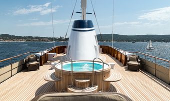 Paloma yacht charter lifestyle