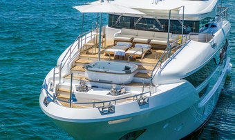 Bella Vita yacht charter lifestyle