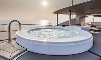 R23 yacht charter lifestyle