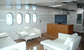 Dwinger yacht charter lifestyle