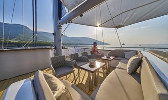 Dalmatino yacht charter lifestyle