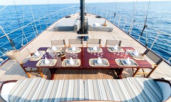 Dolce Vita yacht charter lifestyle