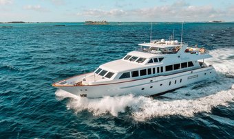 Beachfront yacht charter Hargrave Motor Yacht