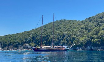 Stella Queen yacht charter lifestyle