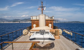 Over the Rainbow of London yacht charter lifestyle