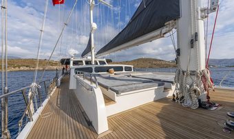 Lucky You yacht charter lifestyle