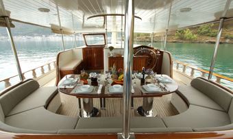 Queen Lila yacht charter lifestyle
