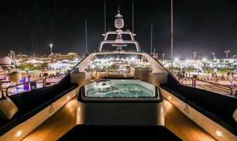 DXB yacht charter lifestyle