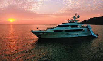 Pipe Dream yacht charter Westport Yachts Motor Yacht