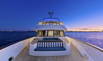 El Rey yacht charter lifestyle
