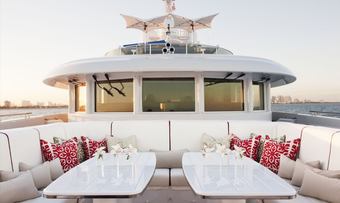 Idefix II yacht charter lifestyle